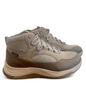 NIB, NWT Men’s Teva Waterproof/Insulated Hiking Boots Size US 10